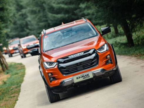 ���ճ��б؂����� ������ʮ�D-MAX V-CROSS��������Y�G