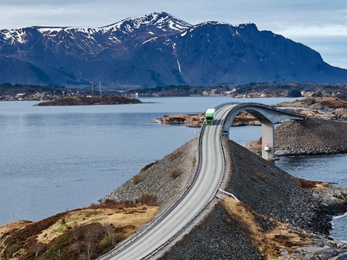 ȫ�򽻸����״γ�100,000�v��˹���၆2024���(b��o)����