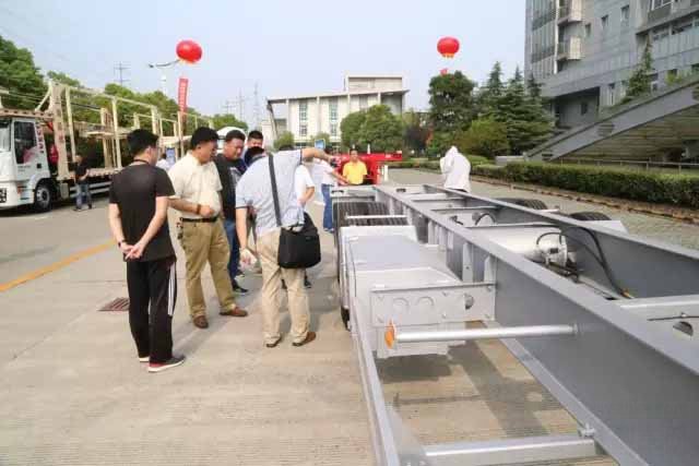 �м�ͨ�AƷ�ƽ��K��(j��ng)�N�̕��h������_