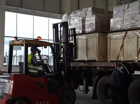 �ɹ���܇KD�M���׺�Խ���������(zh��n)���~�����P(gu��n)�IһС����