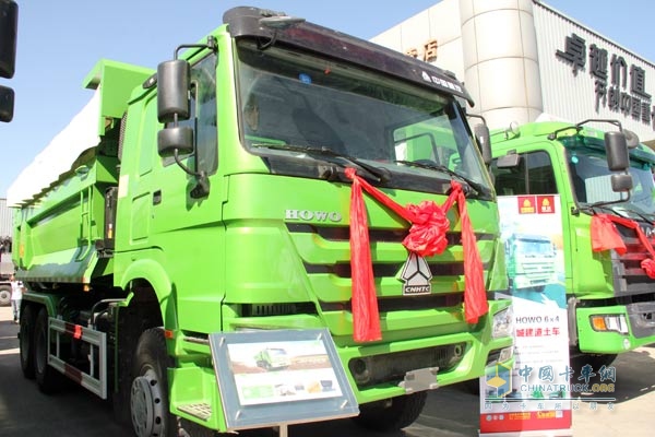 �Ї�����HOWO 6*4�Gɫ��������܇