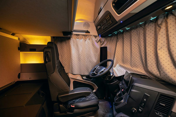 10. Actros Edition 2�Ķ���(g��)�����׼����{�T�������m���Ƅ�(d��ng)֮��.jpg