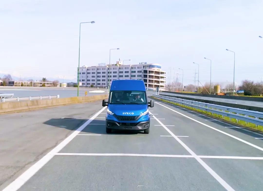 �M(j��n)�����S��ԭ�S�Ƅ�(d��ng)���o���Ƅ�(d��ng)Ч����(du��)�Ȝy(c��)ԇ