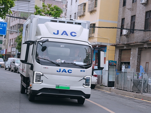 ����܇�^�죺��������L�m(x��)�����ƽ�֮���^�Ǻ��εġ����ӷ���