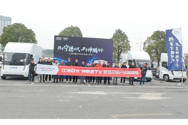 ����܇֮�ѾW�ģ�����1�����iET9�A�|�sҫ���� ��(chu��ng)���˗U���I�����Gɫ�D��1984.jpg