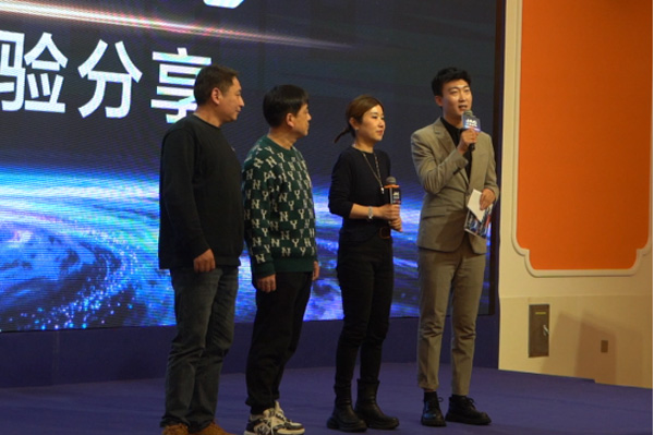 ����܇֮�ѾW�ģ�����1�����iET9�A�|�sҫ���� ��(chu��ng)���˗U���I�����Gɫ�D��1598.jpg