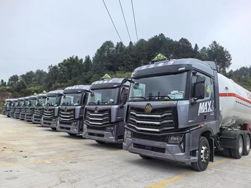 һ���Բ�ُ��ʮ�_����MAXȼ?x��)�܇���ɵľ���Σ��Ʒ�\(y��n)ݔ