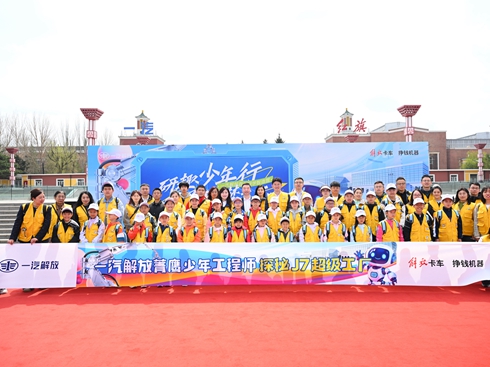 ����Ő�(��i)�I(l��ng)����һ������׌ÿ�����Ů�ЌW(xu��)�I(y��ng)��ů����