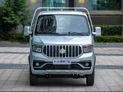 �ж�;�\ݔ��ô�x���L�����UT30 VS ����s���¿�