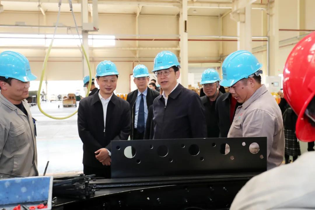 ���(y��ng)��ί��(sh��)ӛ��Ⱥ�ߵ������A�⡤���R�M(j��n)�Џ�(f��)���{(di��o)��ο��(w��n)