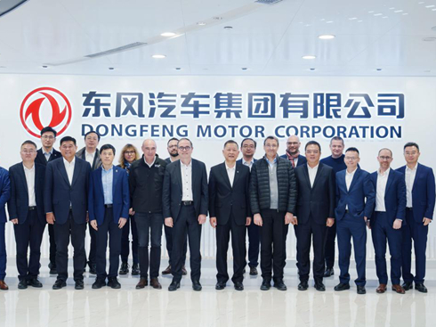 ���Z���F(tu��n)��ϯ��(zh��)�йٸ��mһ�е��L�|�L(f��ng)