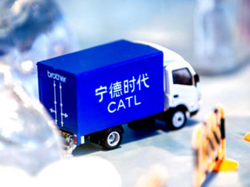 ���r��ռ��(j��)����ڽ�ɽ��:��395�����汳��ġ��ױP������